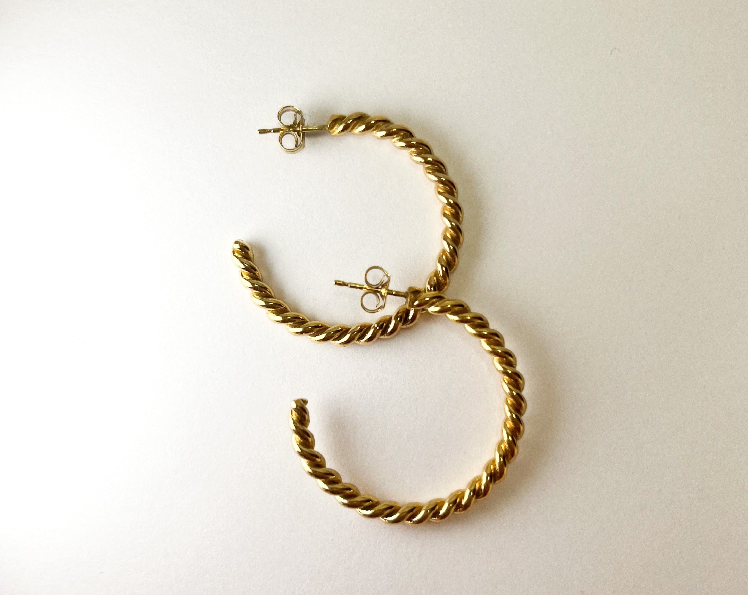 Woven eyrnalokkar með 18K gyllingu