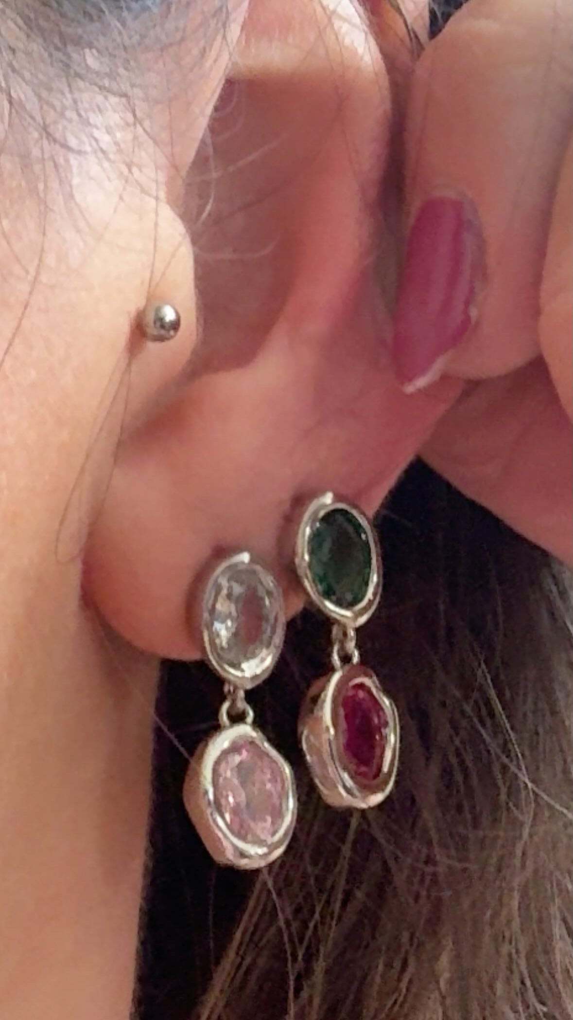 Elara earrings green & red stones