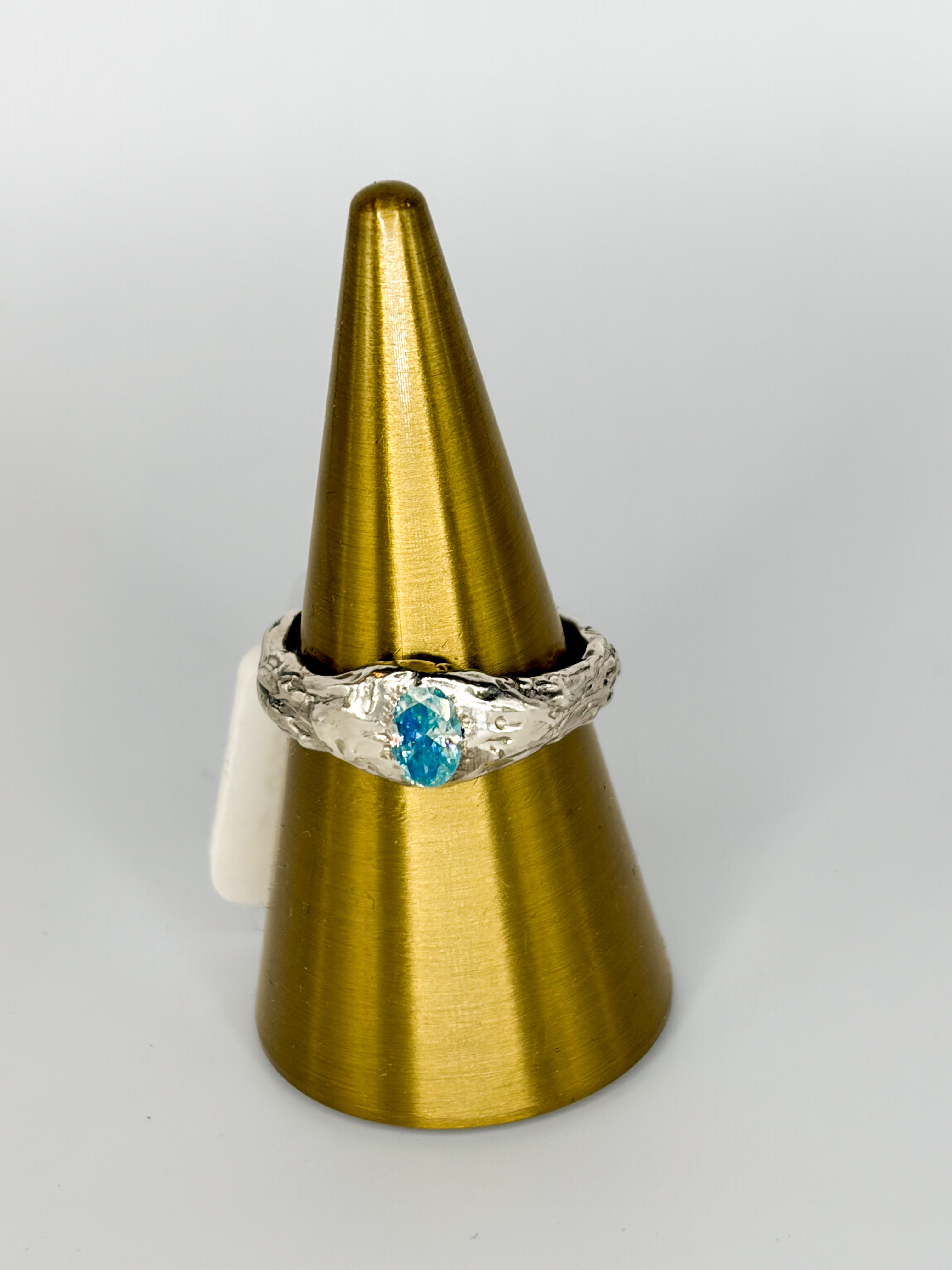 One of a kind ring in recycled 925 silver with rhodium plating and moissanite stone, size 6 US / 52mm