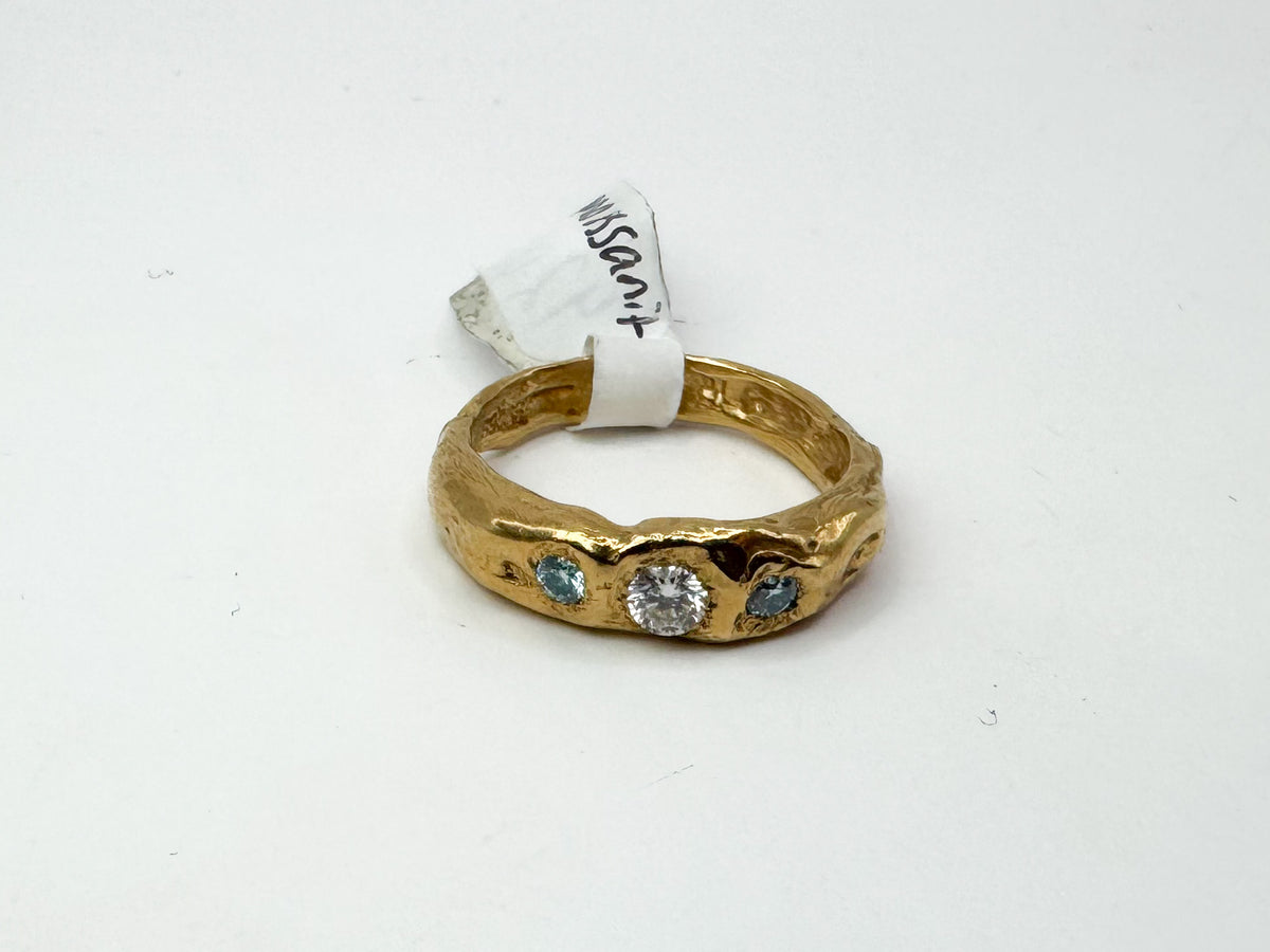 One of a kind hringur stærð 56. Moissanite steinar