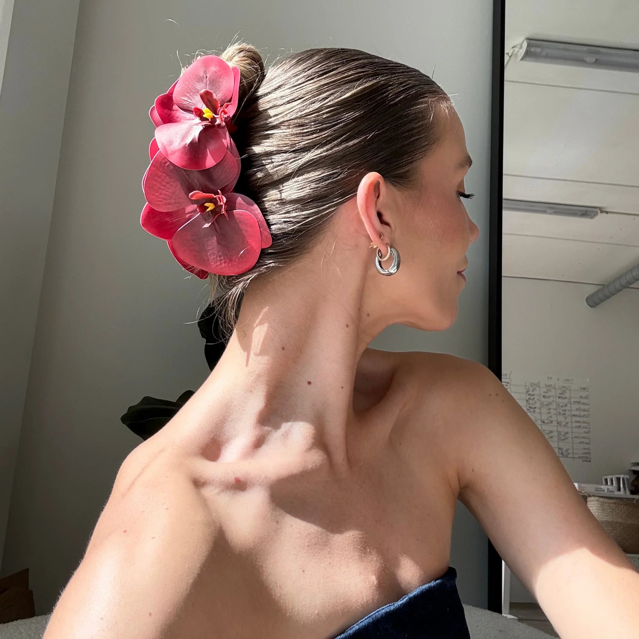 Large orchid hair clip - RED