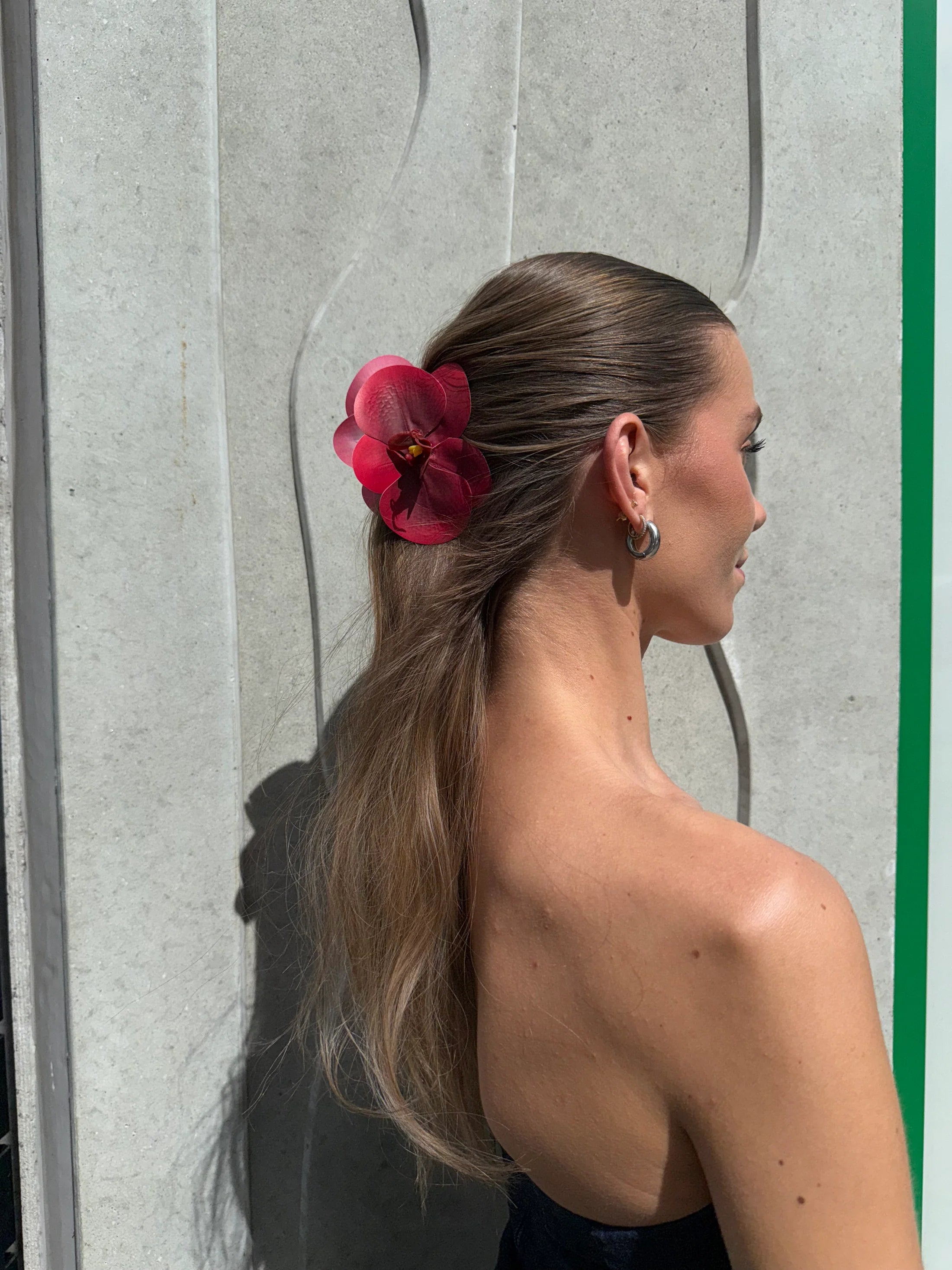 Small orchid hair clip - RED