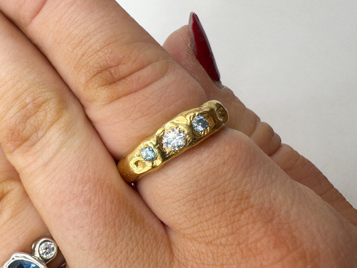 One of a kind hringur stærð 56. Moissanite steinar